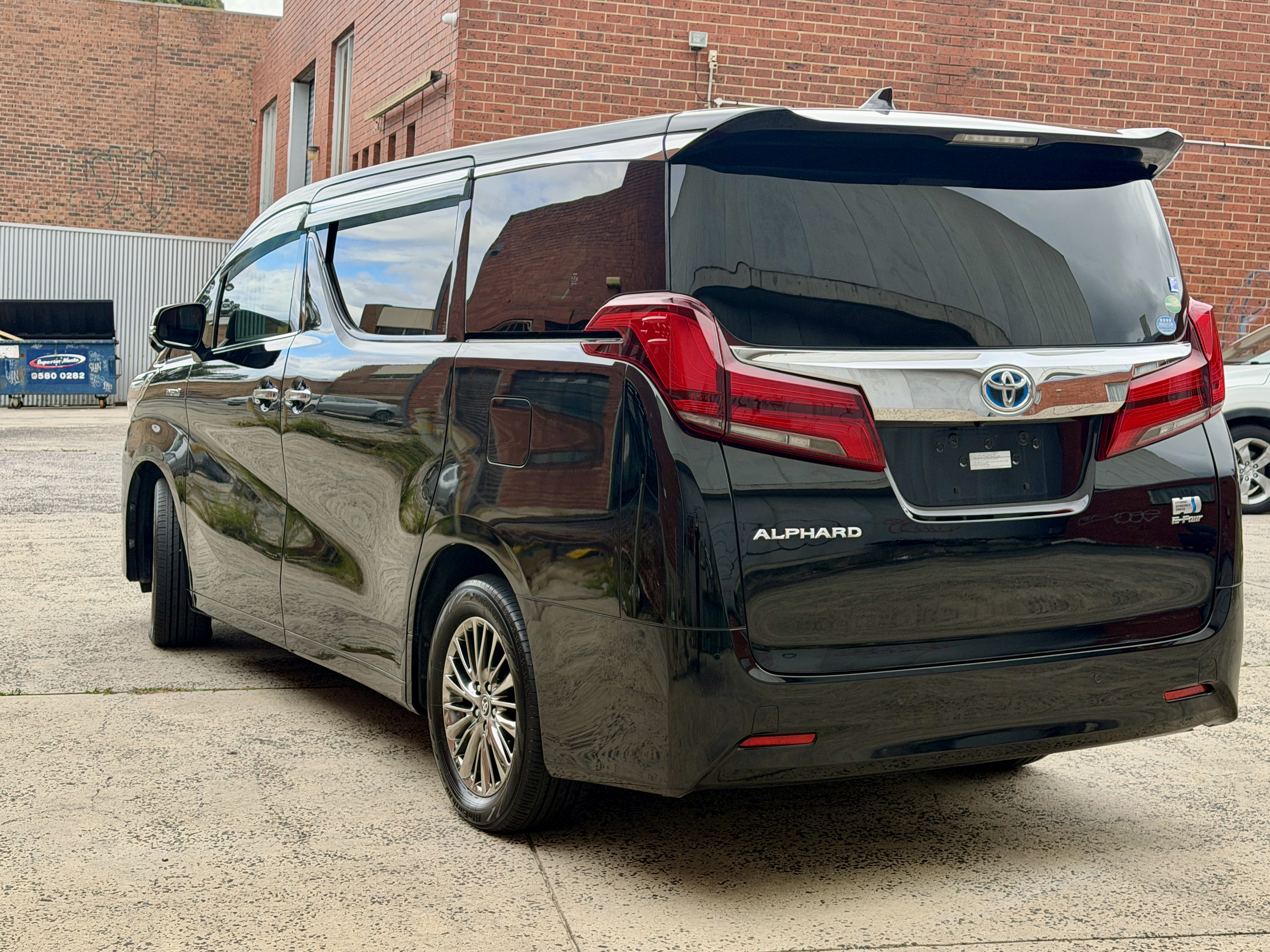 Toyota Alphard Executive Lounge photo 2