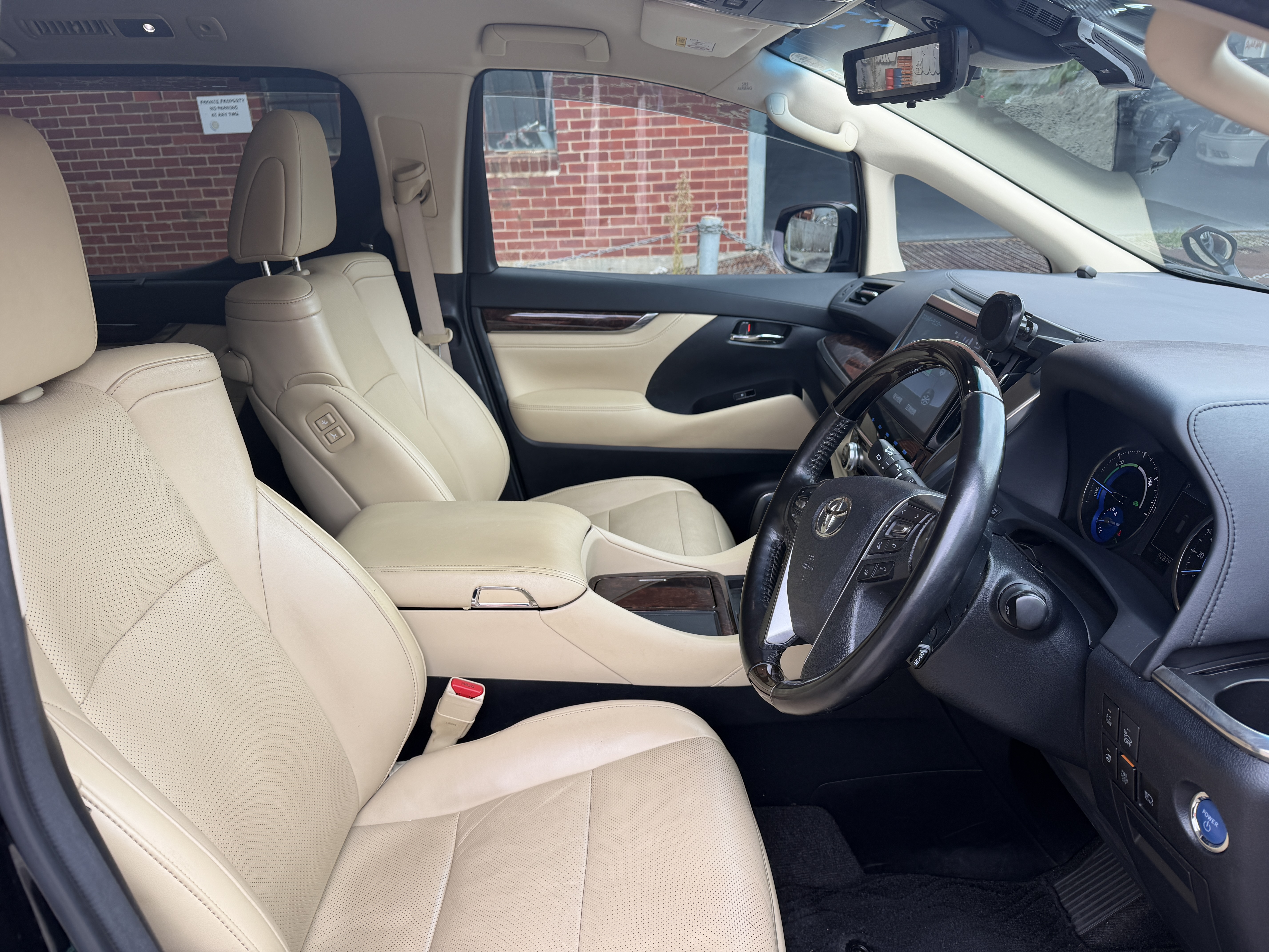 Toyota Alphard Executive Lounge photo 3